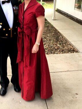 Cranberry Formal Gown Belted Modern Classic Romantic Feminine Size 6